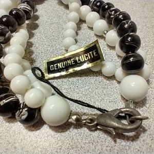 9.5" triple strand GENUINE LUCITE B&W w/marbling vintage necklace.